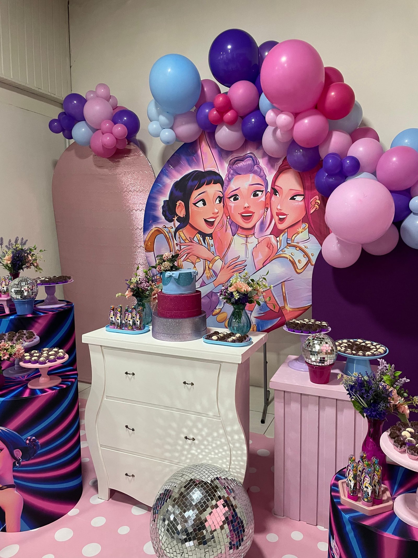 Decoração e detalhes do espaço para festas infantis